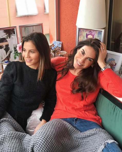 Arka Sokaklar'ın 'Melek Komiseri' ile UTC'nin 'Manikürcü Esra'sı kardeş - Resim: 2