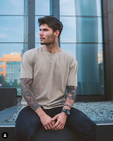 Barış Murat Yağcı Survivor'a girdi resti çekti kimdir, yaşı kaç? - Resim: 2