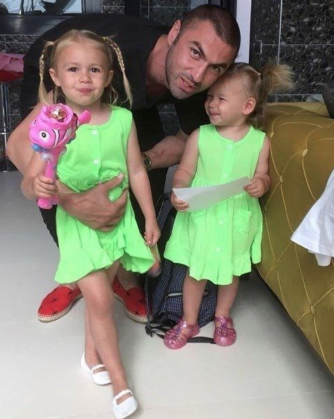 Burak Yılmaz kızlarıyla tatile çıktı çocuklar gibi eğlendi - Resim: 3