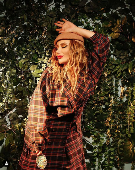 İrem Derici'nin köpükler içinde küvet pozu sosyal medyaya damga vurdu - Resim: 1