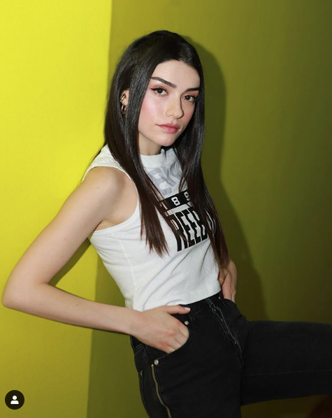 Hazar Ergüçlü'den iddialı pozlar Mucize Doktor Taner Ölmez'le sevişme sahnesi de olaydı - Resim: 4