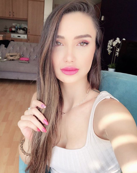 Yağmur Sarnıç'ın derin dekoltesi olay! Seren Serengil'in eşi Yaşar İpek'le adı anılıyor - Resim: 3