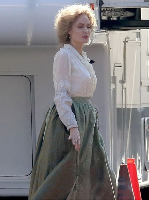 Brad Pitt'ten boşanan Angelina Jolie bambaşka biri oldu tanıyamayacaksınız! - Resim: 3