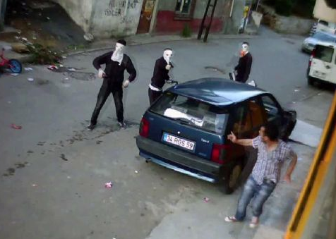 PKK yandaşları silah çekti - Resim: 2