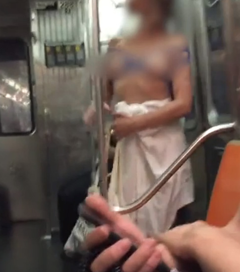 Kadın bir anda metroda soyunmaya başladı yolcular afallayıp kaldı - Resim: 4