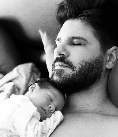 Tolgahan Sayışman ve Almeda Abazi çiftinin bebekleri ilk kez göründü - Resim: 2