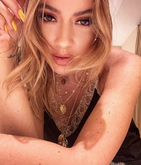 Hadise'den göğüs dekolteli cesur pozlar - Resim: 1