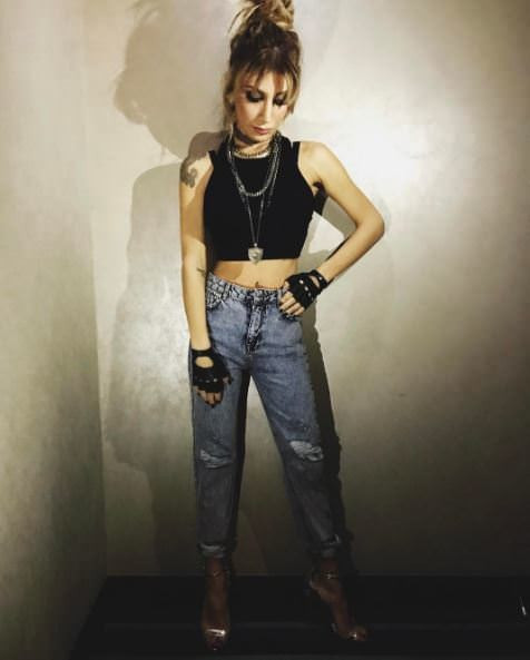 İrem Derici bikinili görüntülendi selülitleri olay oldu - Resim: 4