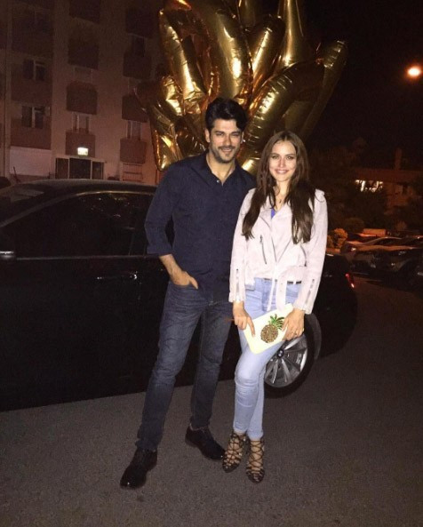 Burak Özçivit Fahriye Evcen'in düğününe ait ilk detay sızdı! - Resim: 3