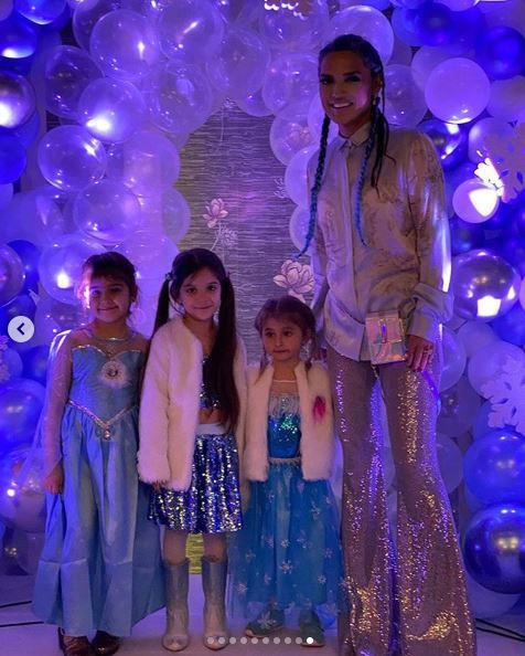 Demet Akalın kızı Hira'ya doğum gününde 270 bin liralık minibüs aldı! - Resim: 4