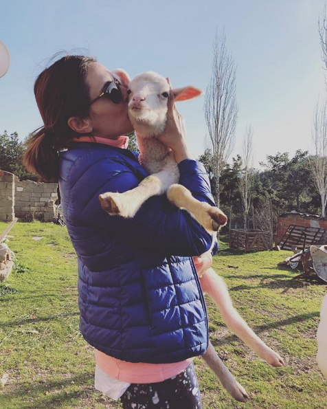 Ekranlara ara verdi Aslıhan Gürbüz kiraz ağacına daldı! - Resim: 2