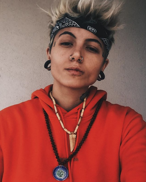 Avlu dizisinin oyuncusu açıkladı yaka paça kovuldu 'Lezbiyenim!' - Resim: 2