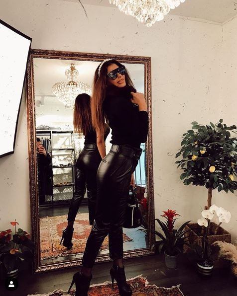 Hatice ayna karşısında verdiği pozlarıyla sosyal medyada olay oldu! - Resim: 2