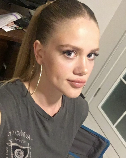 Serel Yereli üstsüz pozu olaydı şimdi de 'Yenge'yle fotoğraf paylaşınca... - Resim: 1