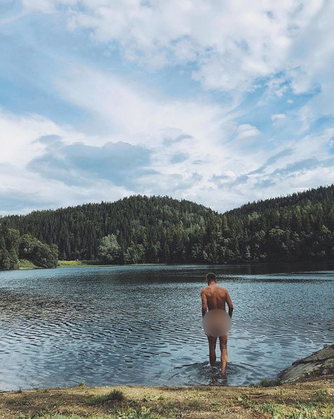 Bu fotoğraflar skandal! Ünlü futbolcu sevgilisiyle çırılçıplak - Resim: 1