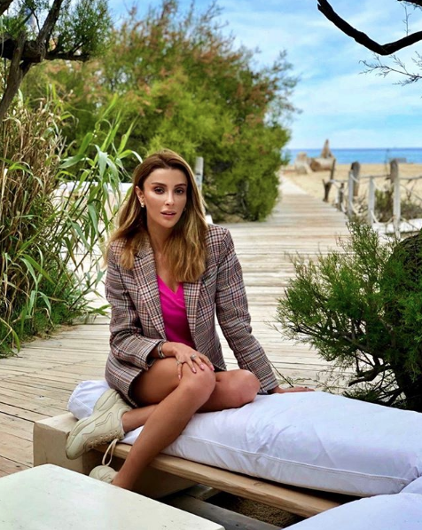 En sevdiği yer yatak odası! Özge Ulusoy'dan samimi açıklamalar! - Resim: 1