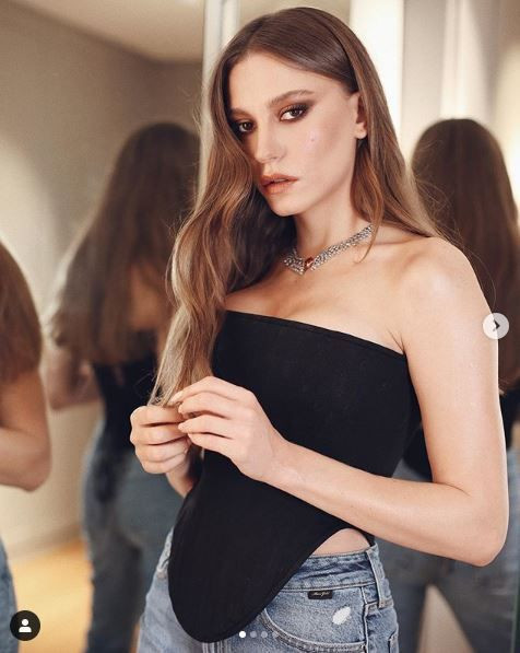Demet Akalın Serenay Sarıkaya'nın pozlarına 'Yüzyılın Yıldızısın' yorumu olay! - Resim: 2