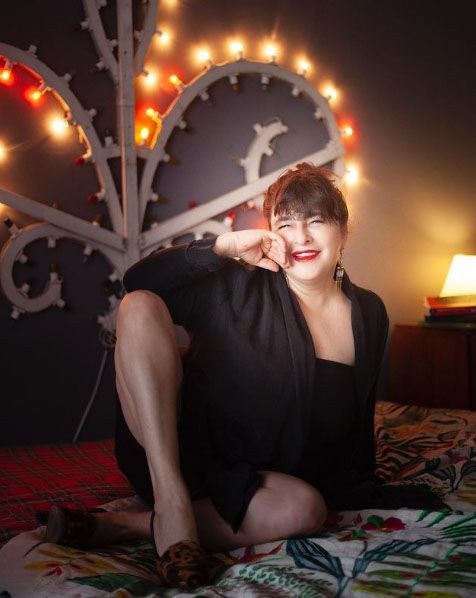 Esra Dermancıoğlu külotlu çorabıyla dans etti videosu sosyal medyanın diline düştü - Resim: 1