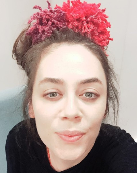 Demet Evgar bir kadınla yakalandı elini asla bırakmadı - Resim: 2