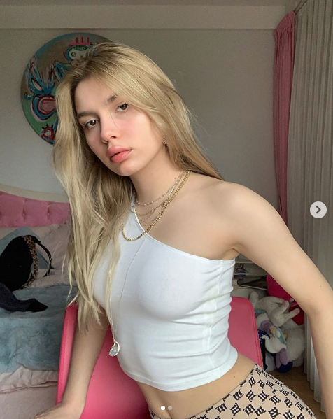 Aleyna Tilki sokağa çıkma yasağını deldi yaptığı görenleri şaşırttı - Resim: 4