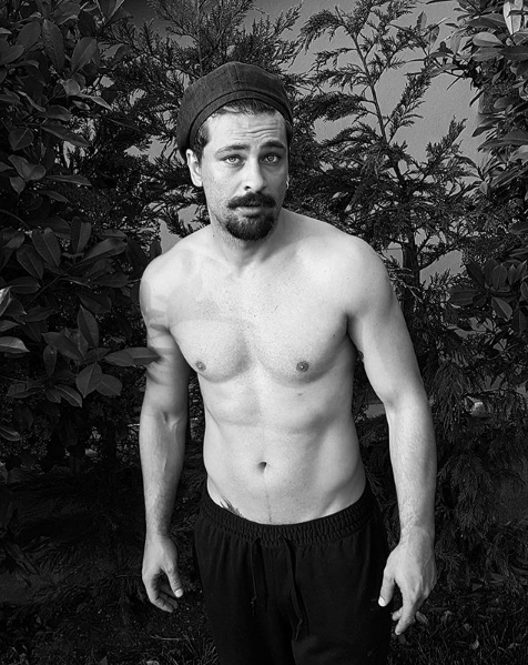 Onur Tuna üstsüz poz verdi FOX TV Mucize Doktor Ferman'ı isyan ettirdi - Resim: 3