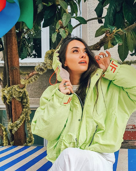 Hande Soral Koronavirüse karşı tedbirini aldı grip oldu gözaltında tutuluyor - Resim: 1