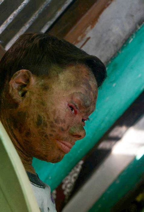 16 yaşındaki 'Yılan kız' dünyayı hayrete düşürdü - Resim: 3