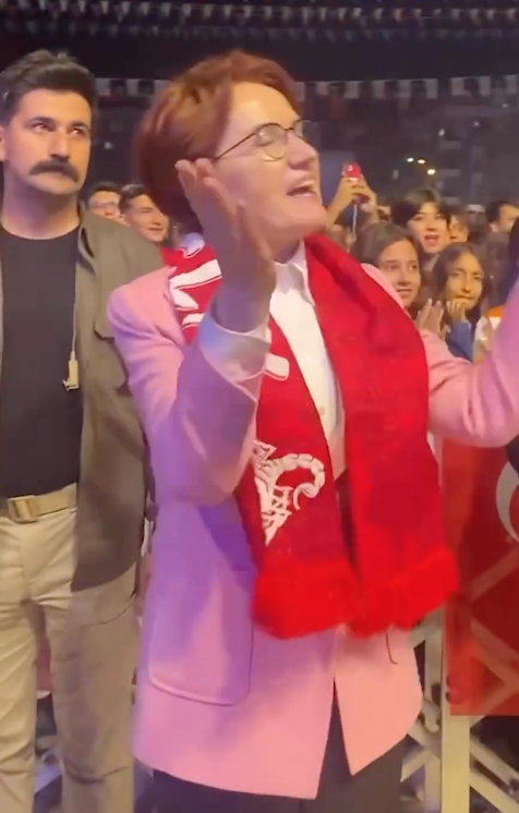 Meral Akşener Melek Mosso konserine gitti şarkıcıyı tebrik etti - Resim: 4