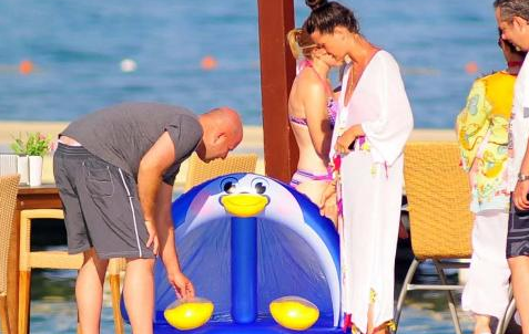 Kızıyla ilk kez görüntülendi - Resim: 4