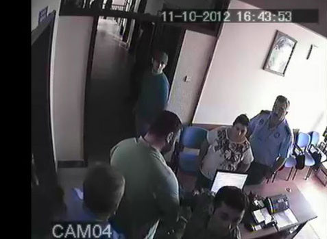 Belediye Başkanı'nı makamında vurdu - Resim: 4