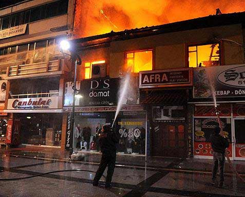 10 işyeri cayır cayır yandı - Resim: 3