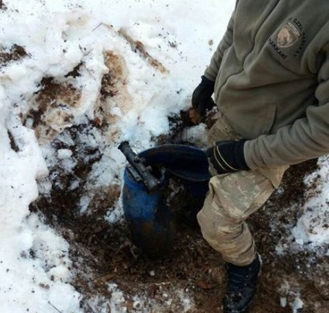 Asker kazdıkça çıktı toprak altına saklamışlar - Resim: 2