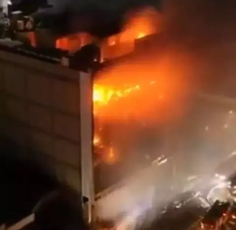 Irak'ta korku dolu anlar! AVM'de çıkan yangın felekete dönüştü: 70 can kaybı - Resim: 1