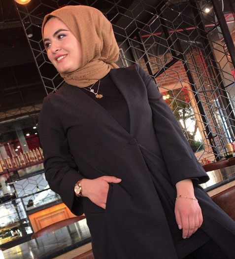 Gelin adayı Hanife'den takipçilerine hakaret içeren göbek ve bone açıklaması - Resim: 4