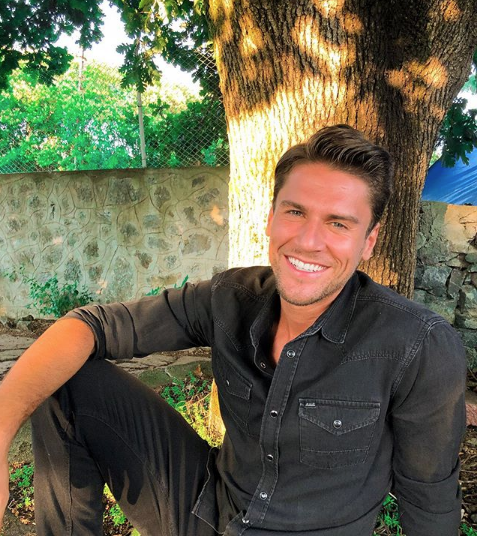 Survivor Anıl Tetik kız arkadaşlarıyla 8 kişi araca binmeye çalıştı - Resim: 1