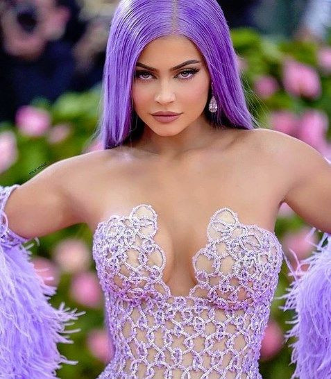 Handmaid's Tale temalı parti verdi! Kylie Jenner büyük tepki topladı! - Resim: 1