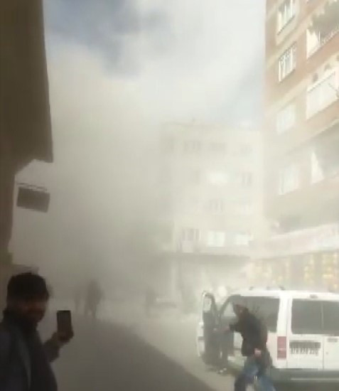 Kilis'te 5 katlı bir bina çöktü! Ağır hasar almıştı AFAD ekipleri bölgede - Resim: 1