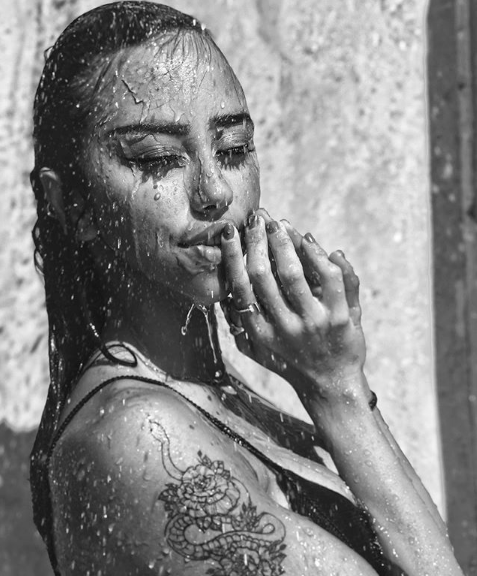 Zeynep Alkan durdurulamıyor duştan fotoğraf paylaştı olay yarattı  - Resim: 3