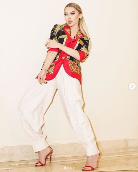 Hadise'nin göğüsleri bakın nasıl ortaya çıktı dekolteli paylaşımı olay - Resim: 1