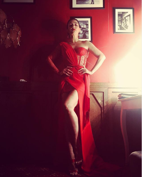 Müzikale sütyensiz katılınca Meltem Cumbul flaşların kurbanı oldu - Resim: 2