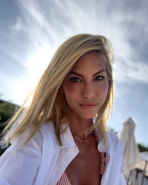 Filtreli ünlüler sosyal medyayı salladı! Çağla Şikel bakın kime benzedi - Resim: 1