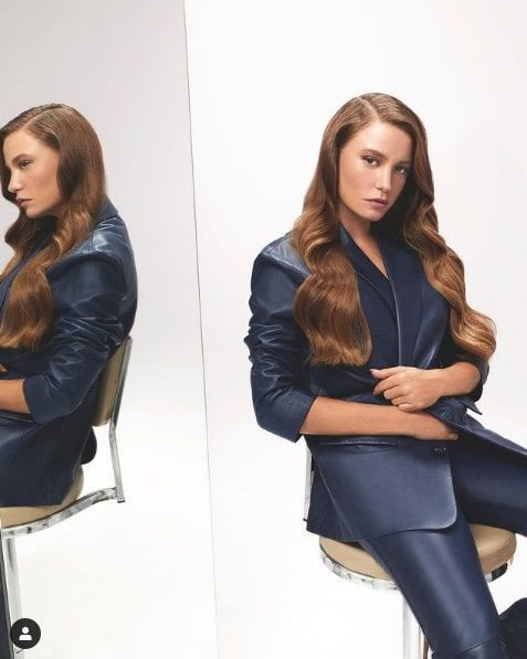 Serenay Sarıkaya'nın kısa taytlı montlu kombini dalga konusu oldu montun fiyatı şoke etti - Resim: 4