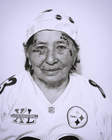 Dünya 78 yaşındaki rapçi nineyi konuşuyor Mariam Amrayeva'ya tanışın - Resim: 1