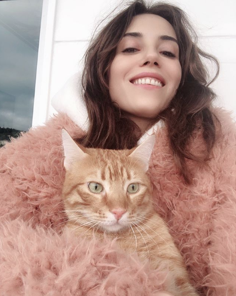 Cansu Dere'den aşk hayatına dair samimi açıklamalar! 'İş hayatım gibi zor' - Resim: 2