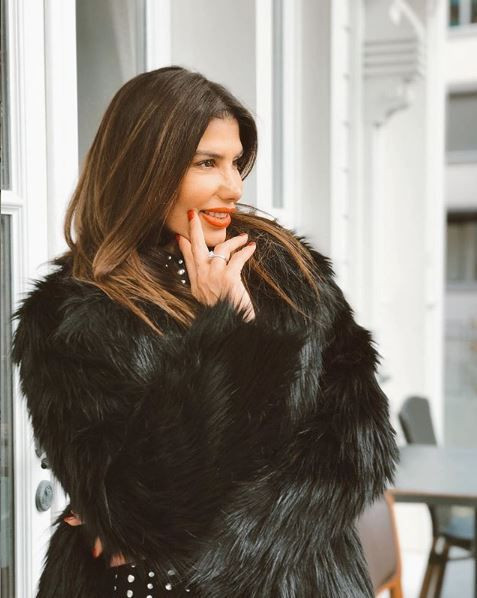 Hatice ayna karşısında verdiği pozlarıyla sosyal medyada olay oldu! - Resim: 1