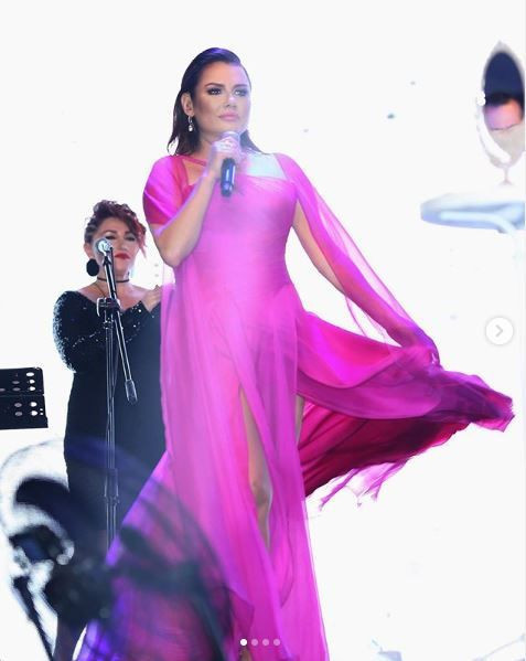 Deniz Seki konser verdiği otelde sahneden fena düştü! Nazar değdi diyelim - Resim: 2