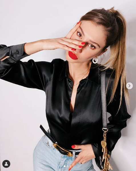 Şeyma Subaşı yataktaki halleriyle 'yok artık' dedirtti öpüşme anlarını da yayınlamıştı - Resim: 2