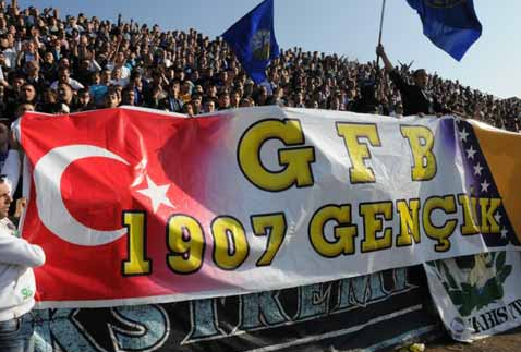 Sırbistan Ligi'nde binlerce FB bayrağı - Resim: 4