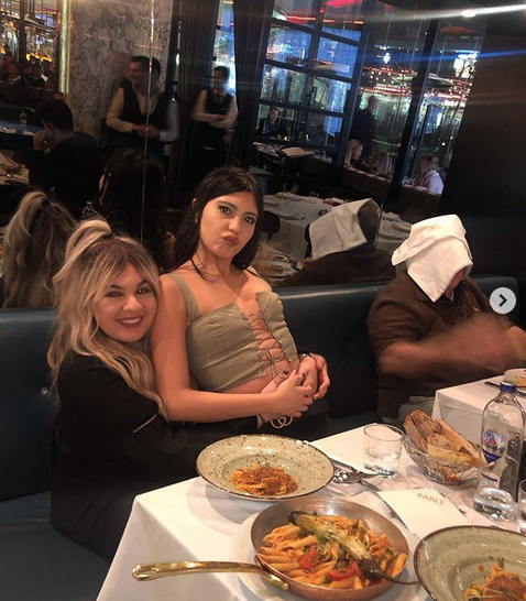 Bahar Candan göbek bağlamış 2 bin liralık yemek yiyor photoshopsuz hali - Resim: 4