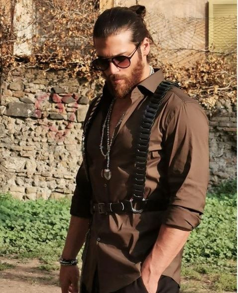 Barışma sinyali verdi! Can Yaman eski sevgilisi Demet Özdemir'i unutamadı - Resim: 1